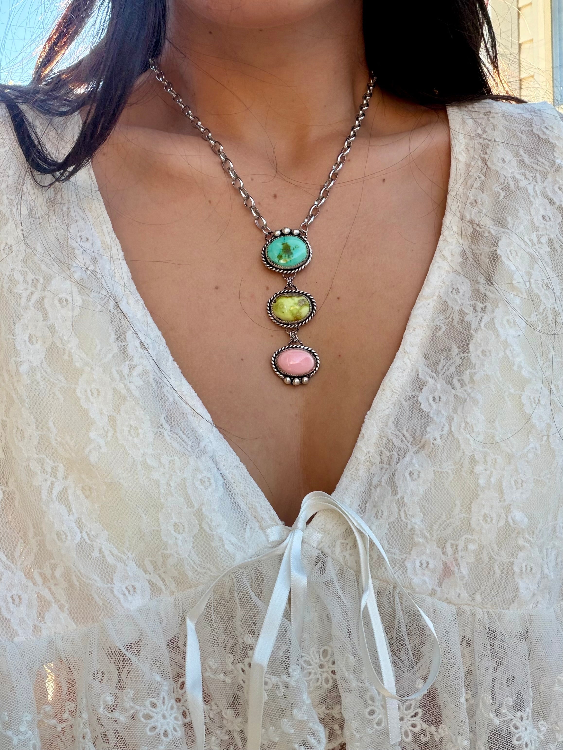 .Bloom drop necklace