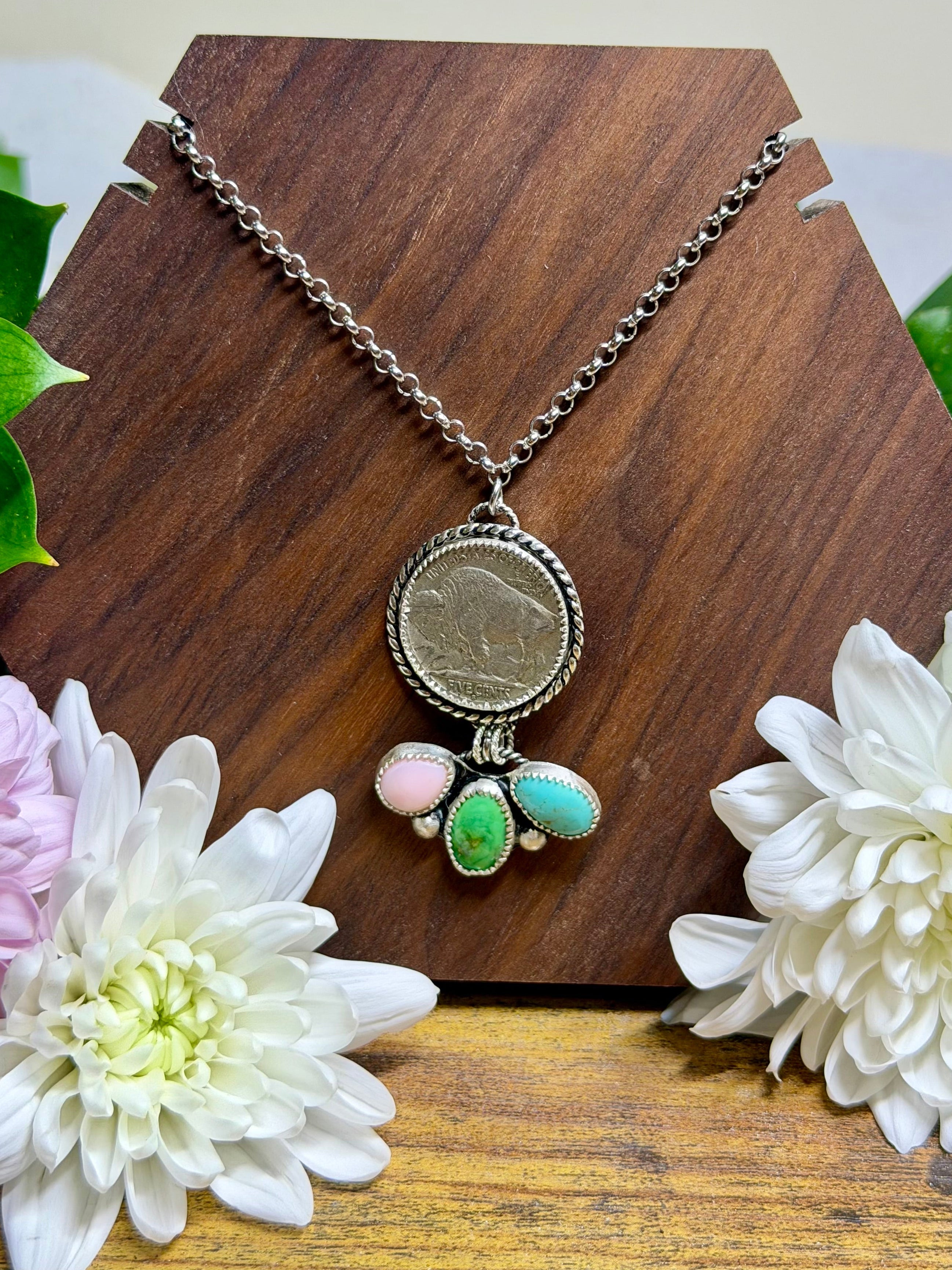 .Lucky bloom necklace