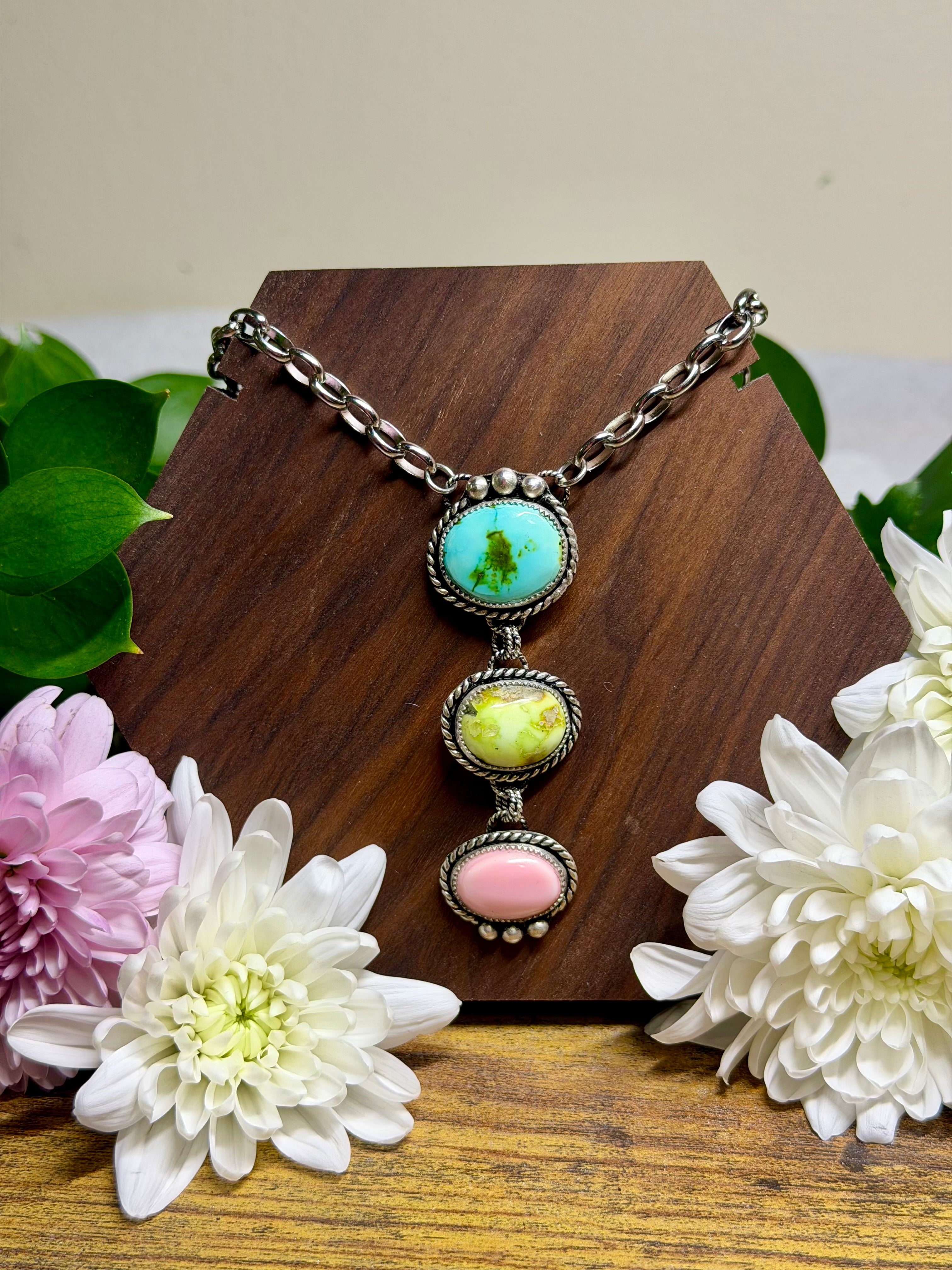 .Bloom drop necklace